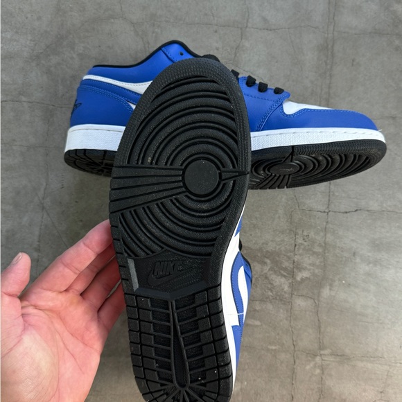 AIR JORDAN 1 LOW 'GAME ROYAL' size 10.5 M - Picture 3 of 4